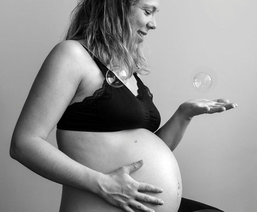 Comment se déroule une séance photo grossesse ?